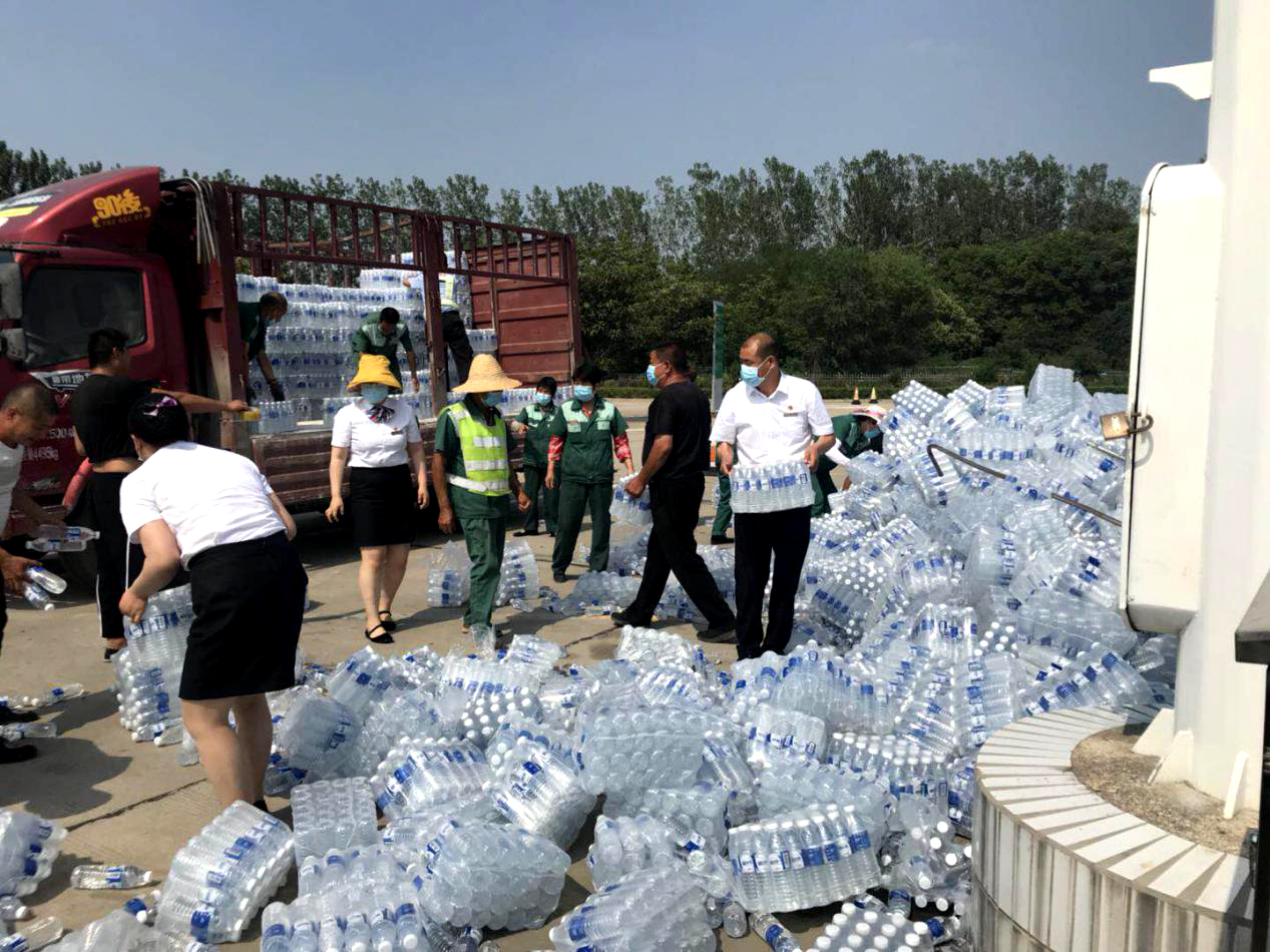 平南服務區幫助側翻貨車 (1)_副本.jpg 平南服務區幫助側翻貨車 (1)_副本.jpg