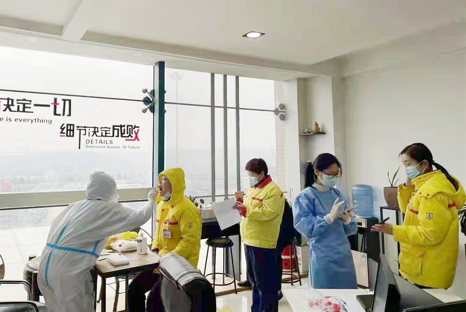 英豪北加油站,員工進行核酸檢測。_副.jpg 英豪北加油站,員工進行核酸檢測。_副.jpg