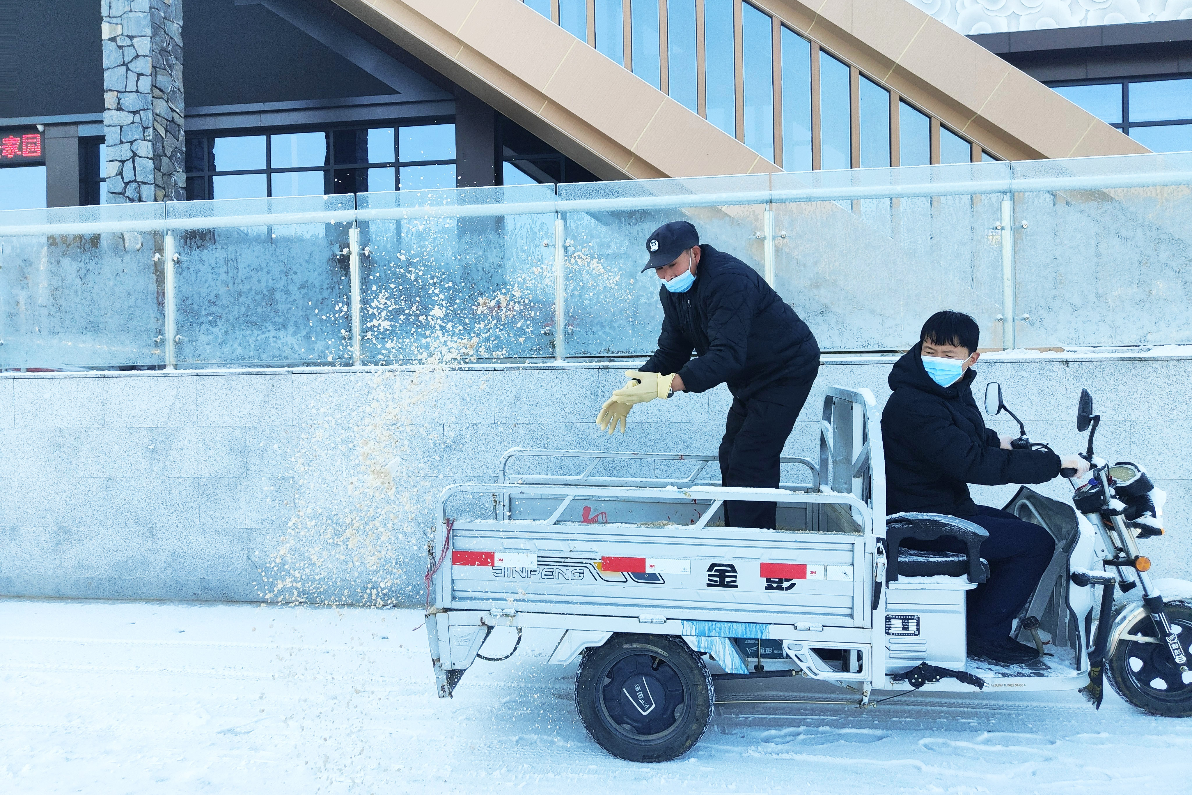 白云山服務區(qū)2.jpg 白云山服務區(qū)2.jpg