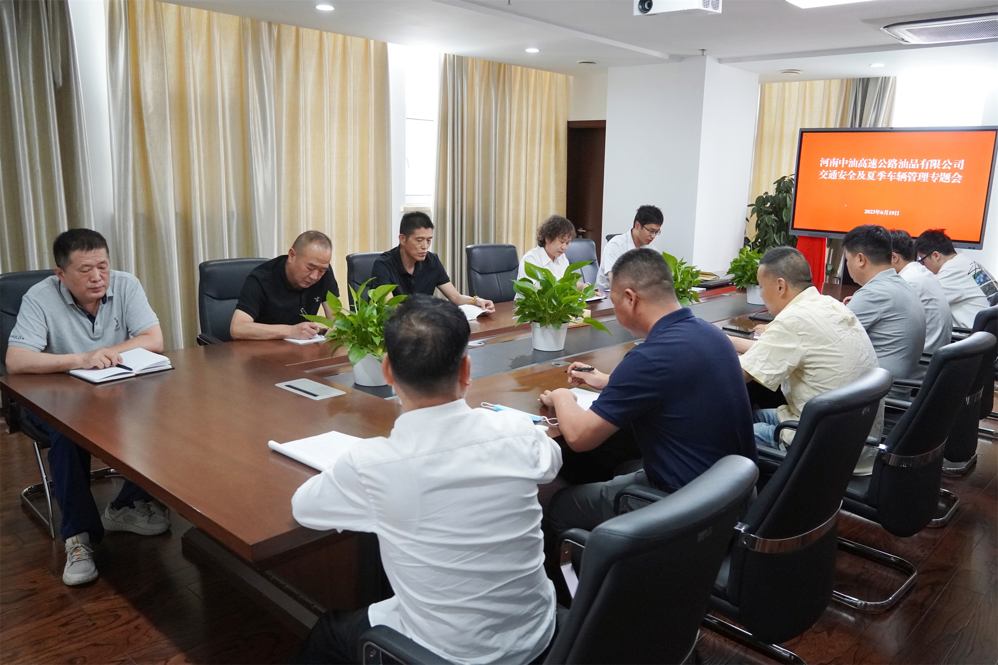 專題會.jpg 專題會.jpg